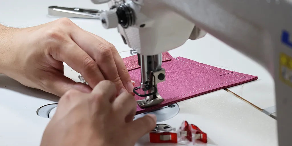 Sew the body of the coin purse