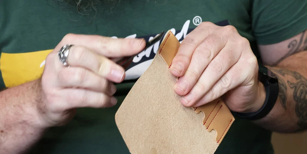 coser uma bolsa de couro