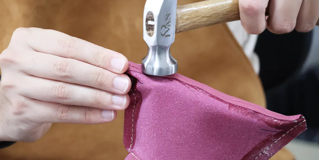 Open the seams of the coin purse