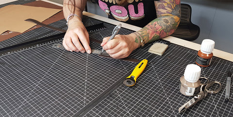 Glue the handle