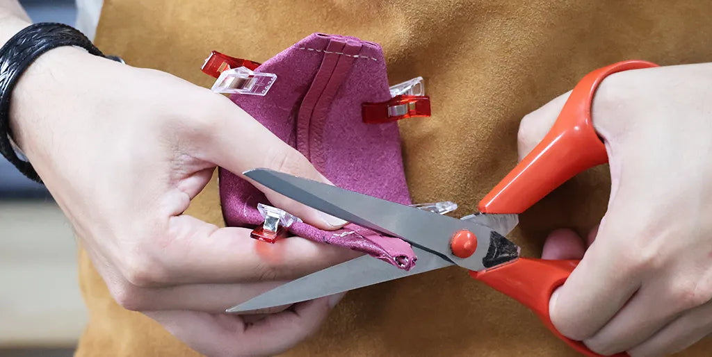 Cut the corners of the coin purse