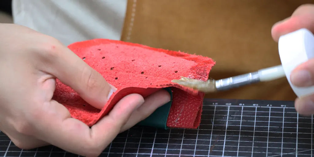 glue the coin purse
