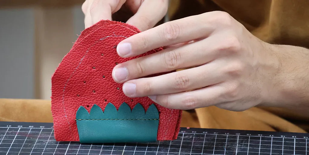 Glue the coin purse