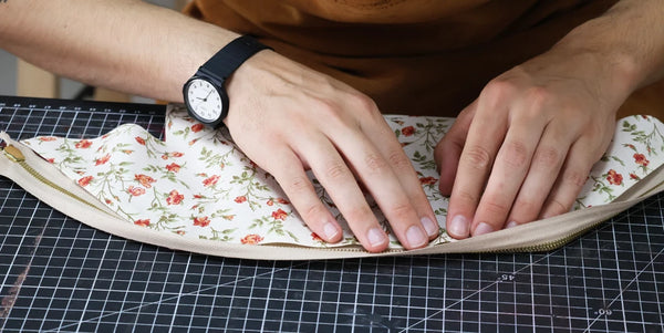 Coller la doublure tissu