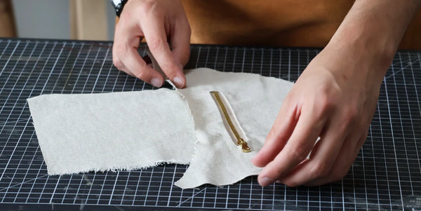 Coller la poche en tissu