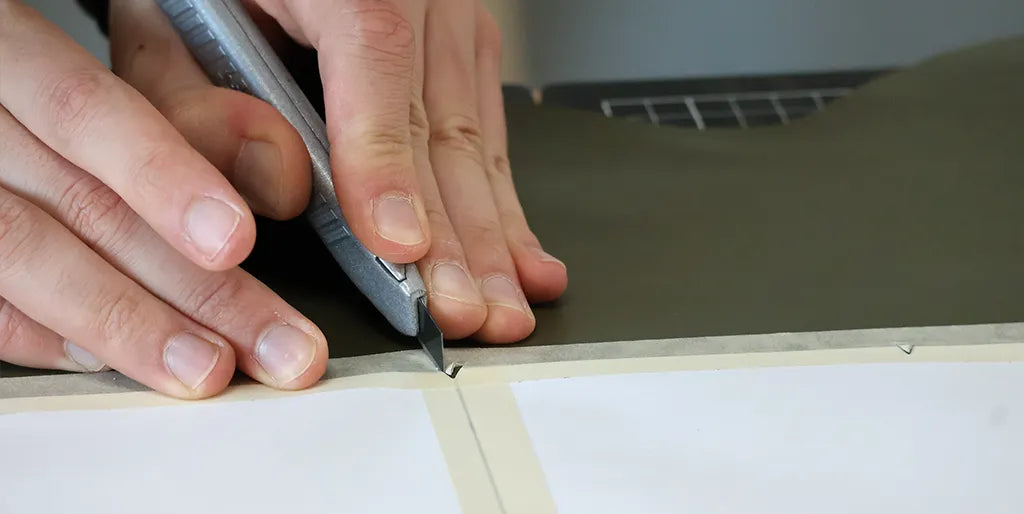 Cranter le cuir avec un cutter