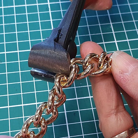 Couper quelques centimètres de la chaine