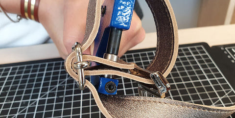 poser rivet sangle