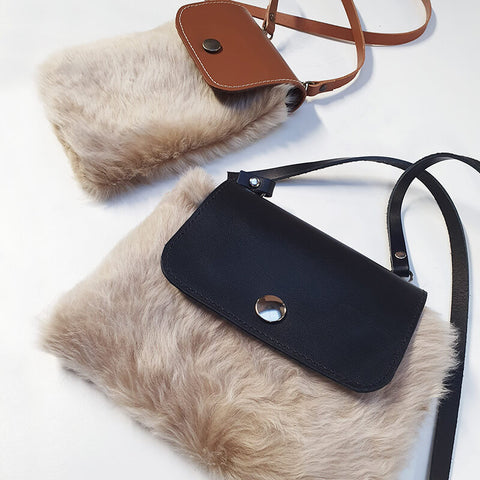 pochette en cuir de mouton lainé