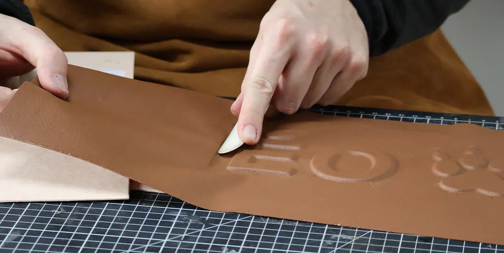 gainer les lettres avec le cuir