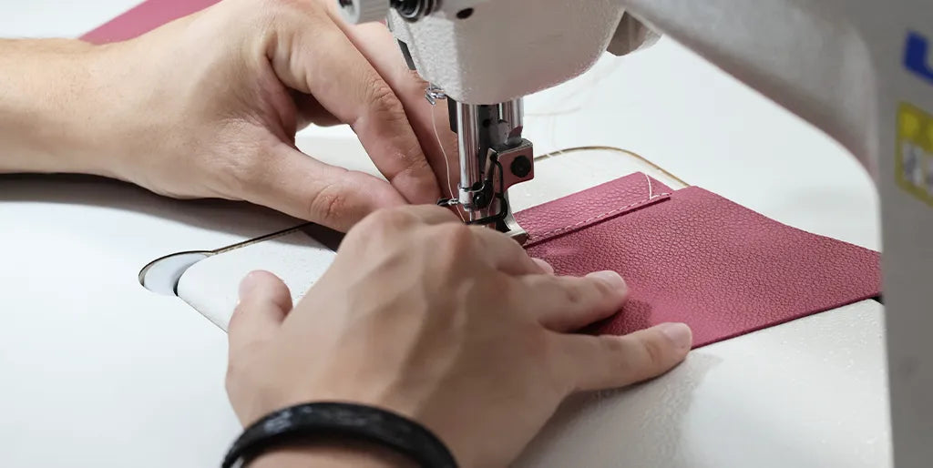 Sew the top of the coin purse