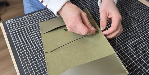 Fixer l'élastique