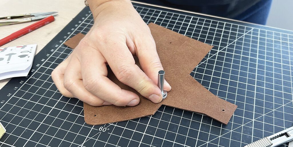 Seamless card holder
