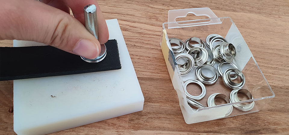 Poser les œillets
