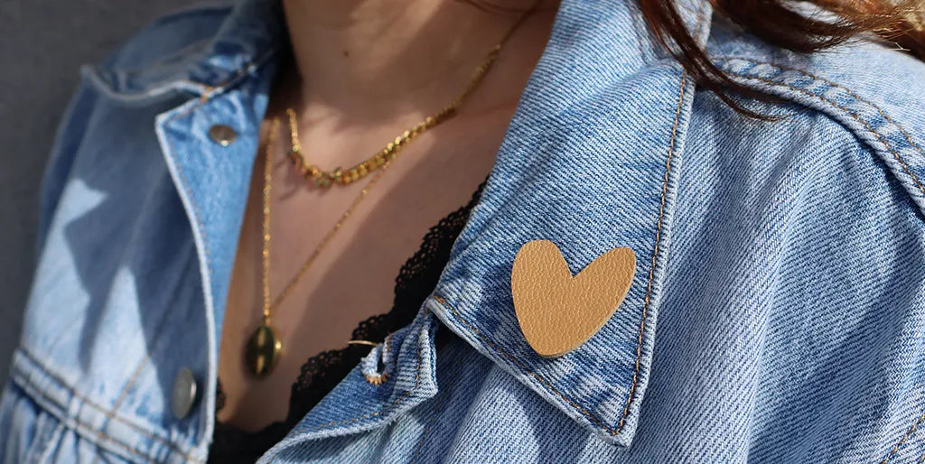 coeur broche en cuir