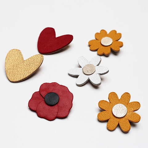 Broche en cuir