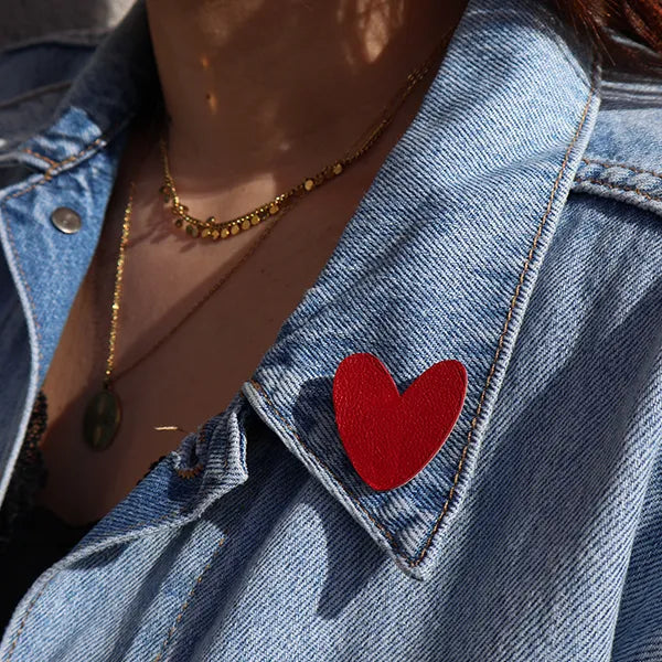 broches en cuir