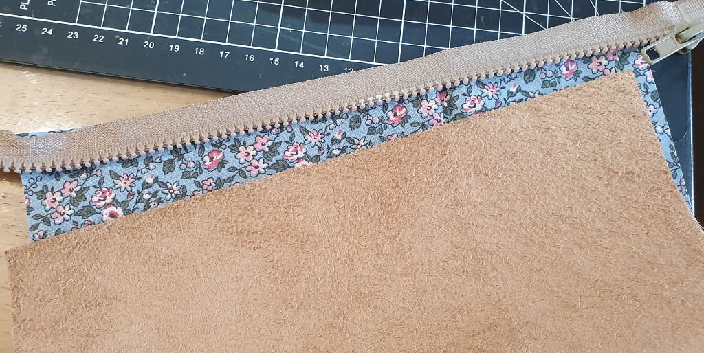 Coudre l'autre côté avec la doublure tissu