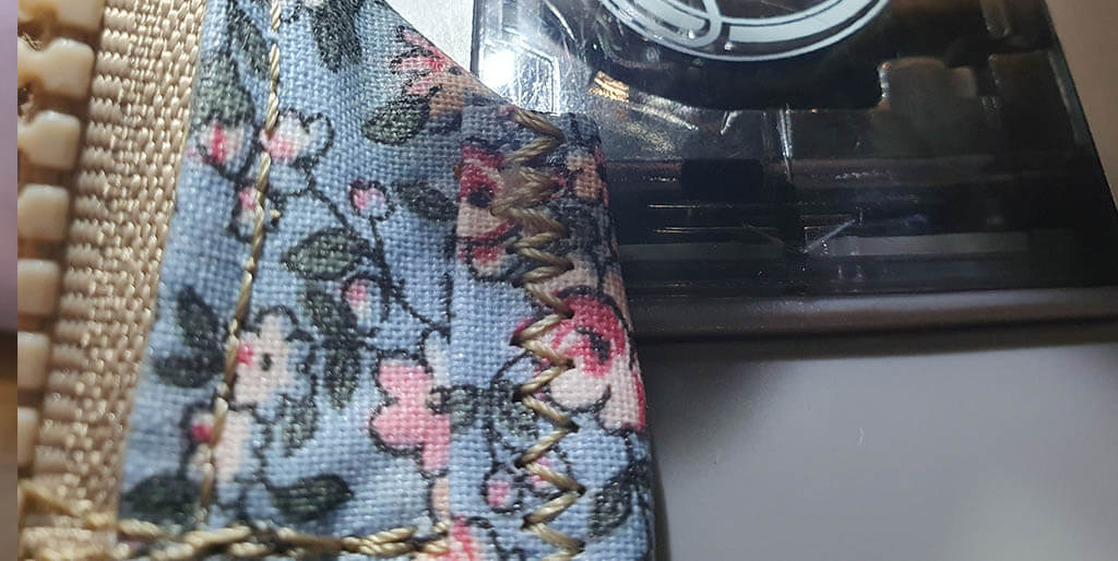Faire un point de couture en zig zag